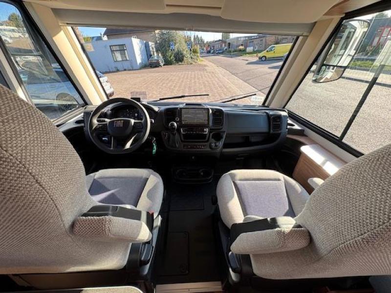 Weinsberg CaraCore 650 MF Klimaanlage, 180 PS, 5 Personen Foto: 8