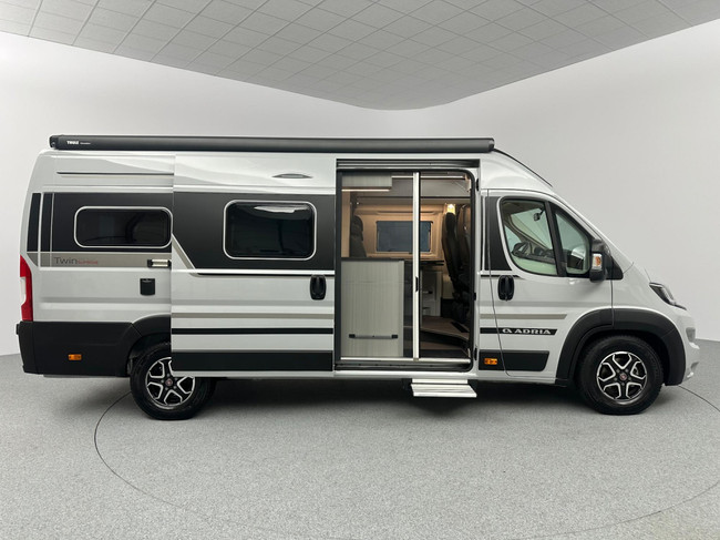 Adria Twin Supreme 640 SGX Foto: 12