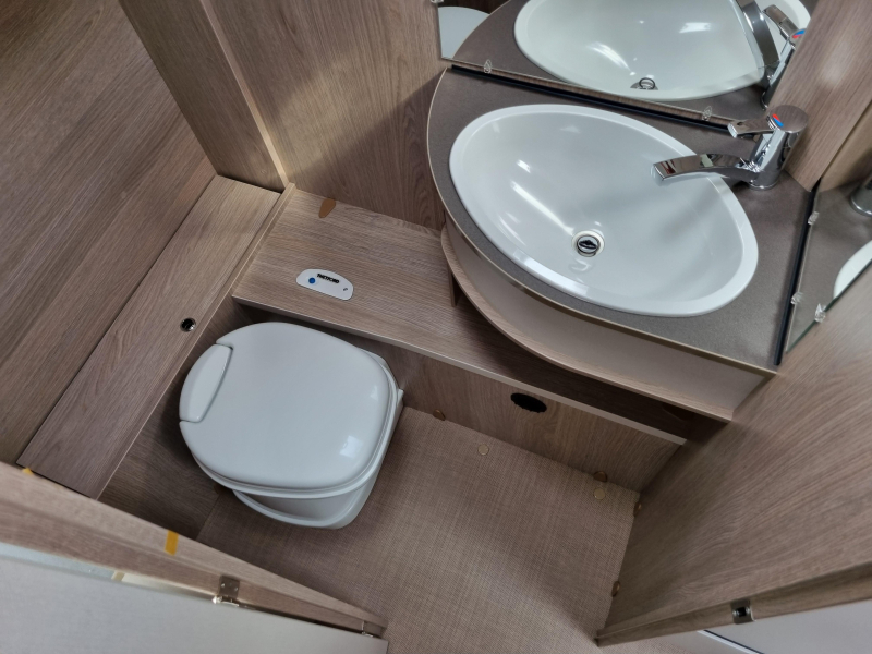Bürstner Premio Life 425 TS € 1.250,= Acc. voordeel!  foto: 17