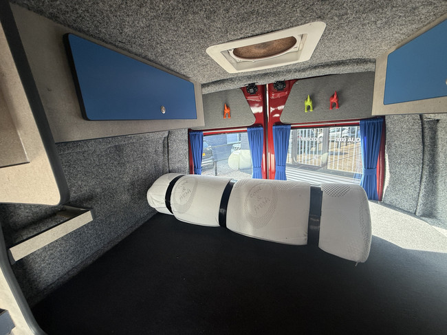Renault Master autocaravana autom&aacute;tica, interior muy lujoso, cama transversal, aire acondicionado, control de crucero, c&aacute;mara, navegador, toldo, panel solar, maxxfan, enganche de remolque, foto: 23