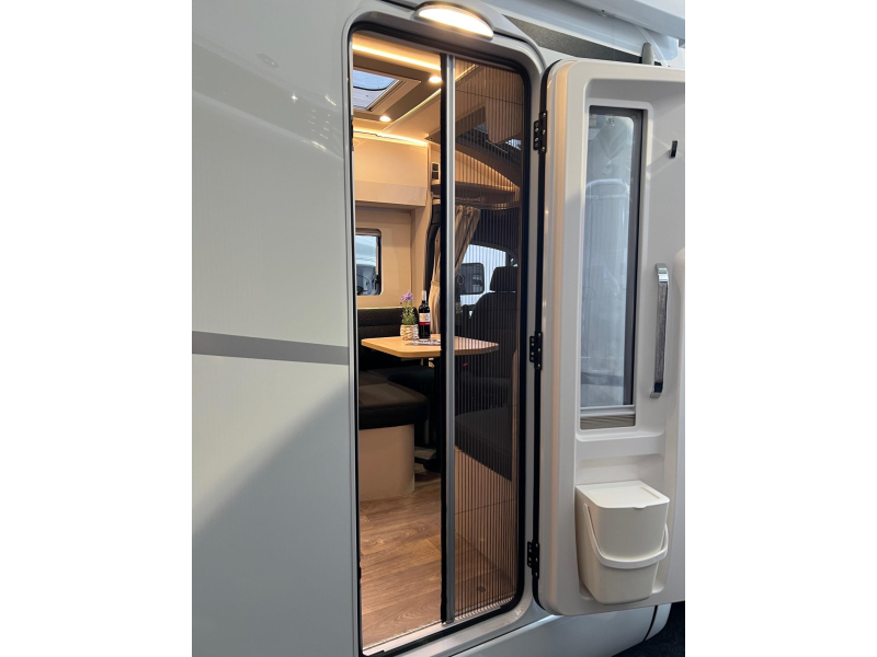 Hymer Tramp 680 automaat, enkele bedden  foto: 15
