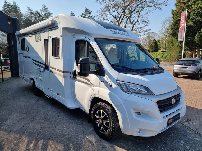 Bavaria Pilote P740 Class | Distr.neu | Elec. Queensbett | Solarpaneele | Luftfederung | Sehr guter Zustand! Foto: 1
