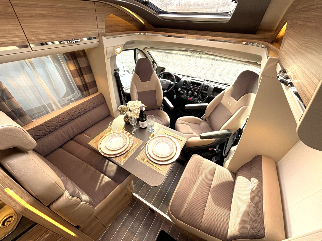 Adria Coral Platinum S 690 SC QUEENSBED ALKO LUCHTVERING foto: 1