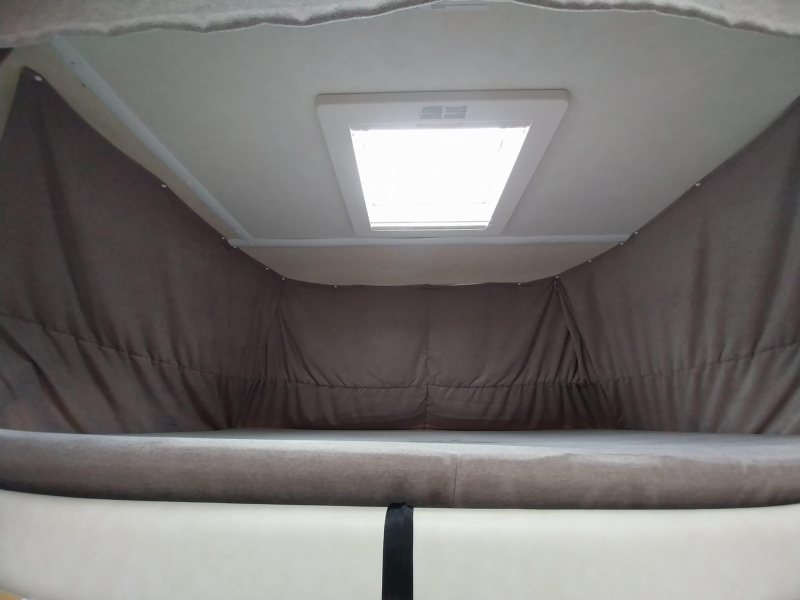 Hymer Eriba met 44497 km en dakairco  foto: 15
