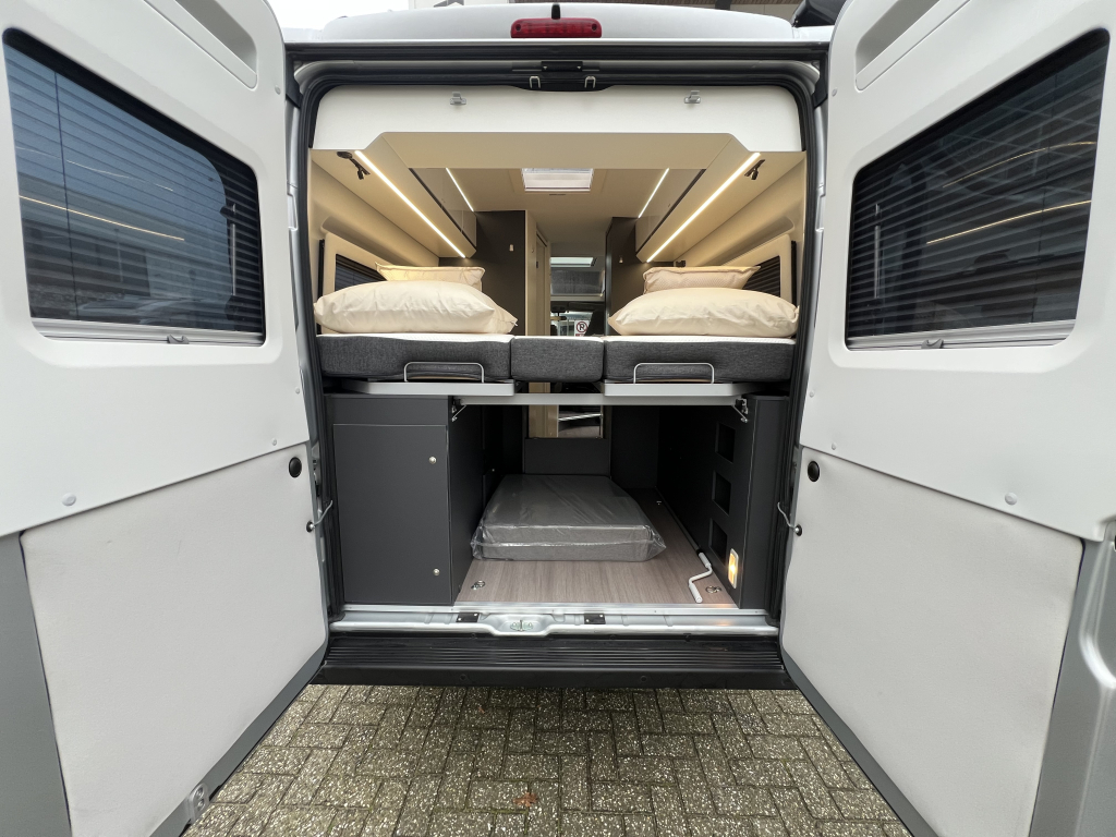Adria Twin Supreme 640 SLB ENKELE BEDDEN SKYROOF CAMERA foto: 23