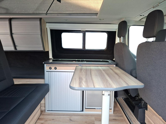 Ford Transit Custom Camper 2.0 TDCI L2H1 Limited | Distributie is vervangen | Camper met 2 slaapplaatsen | Keuken met gootsteen- koelkast- gasfornuis | Zonnescherm | Trekhaak foto: 20