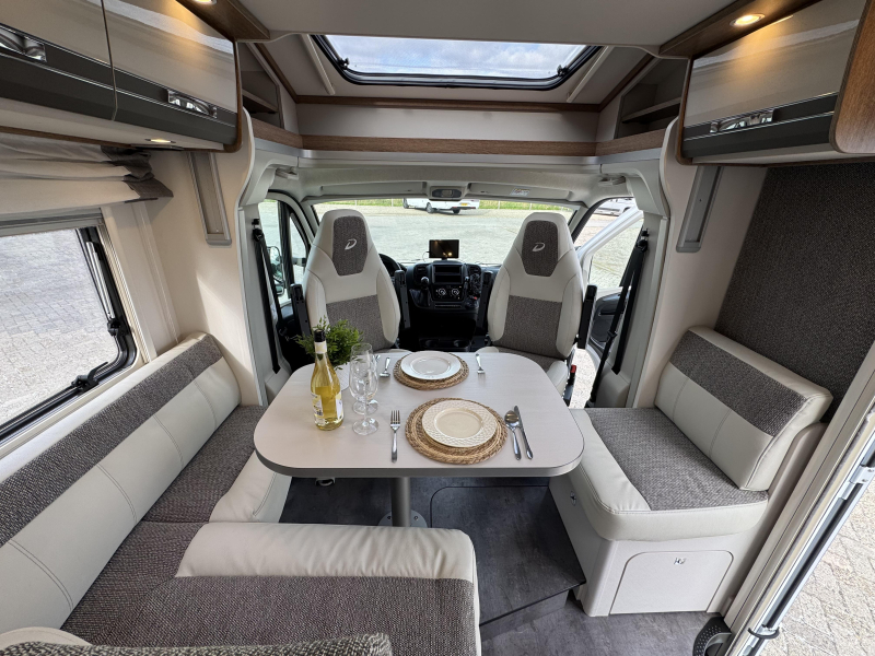 Dethleffs Trend 7057 Automaat Queensbed Hefbed  foto: 15