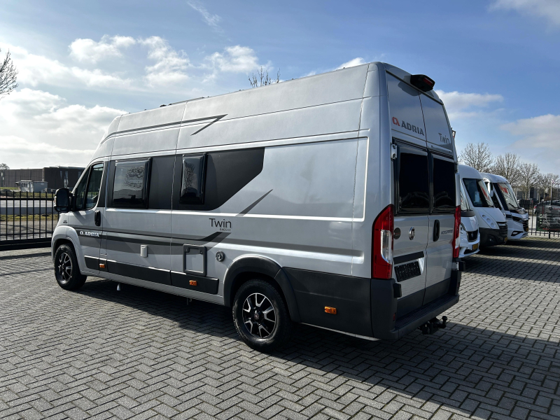Adria Twin 640 SHX Dwarsbed/unieke indeling  foto: 3