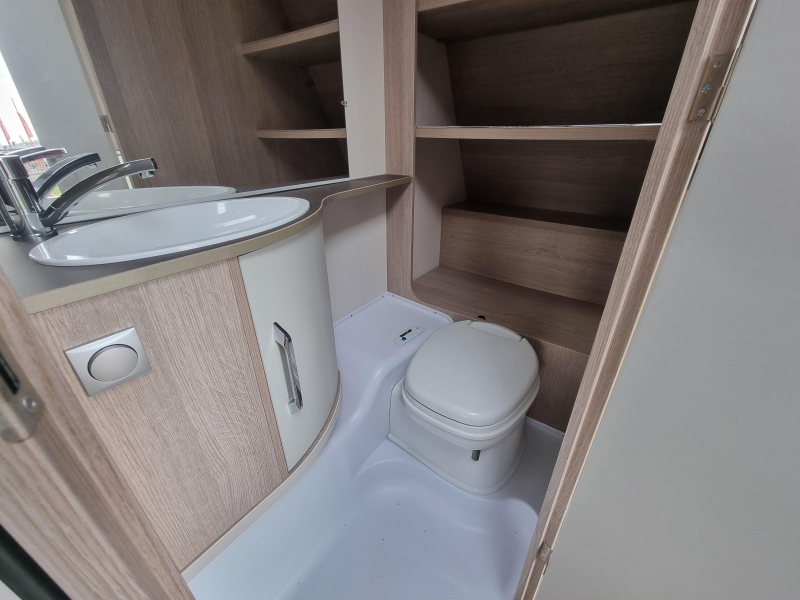 Bürstner Premio Plus 410 TS  foto: 18