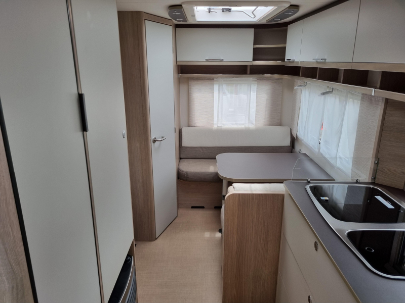 B&uuml;rstner Premio 395 TS Cassette awning-Awning photo: 2