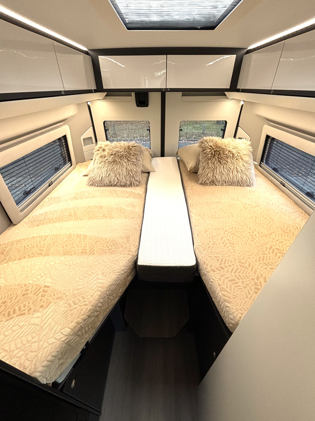 Adria Twin Supreme 640 SLB ENKELE BEDDEN FIAT 8 TREKHAAK foto: 3