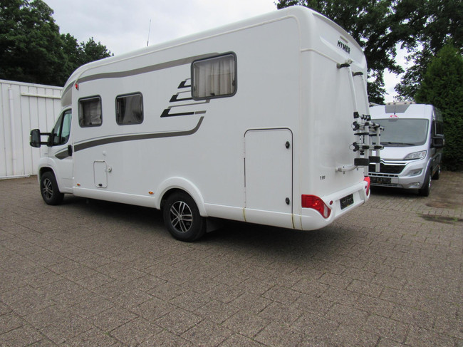 Hymer T598 Semi integraal Queensbed Hefbed bj2018 foto: 22