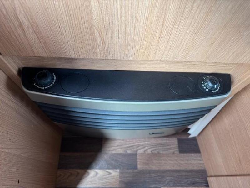 Knaus Sport 400 QD kleine caravan  foto: 9