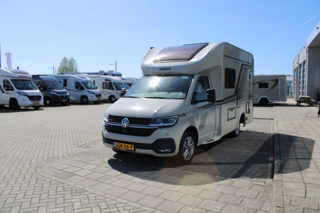 Zeer compacte Knaus Tourer VAN 500 LT Bulli AUTOMAAT voorzien van Face to Face salon (82  foto: 3