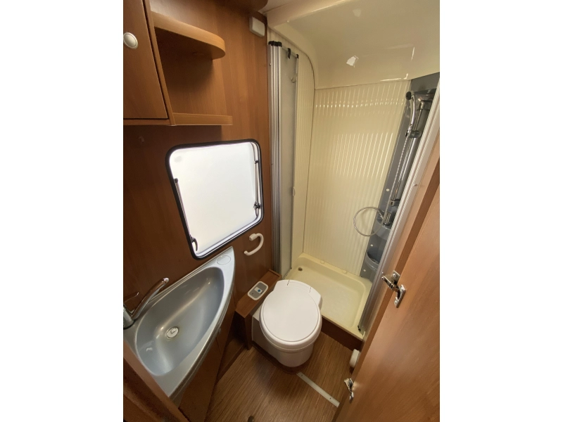 Carado T 345 teilintegriertes Wohnmobil Foto: 18