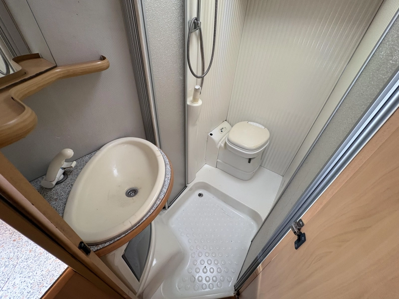 Dethleffs Advantage 6241 T FaceToFace,Vastbed,Luifel  foto: 13