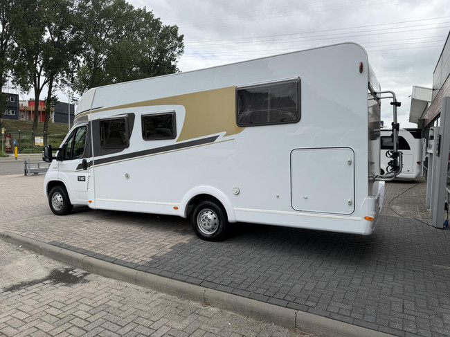 Carado T447 Euro6 Lits Jumeaux Auvent Panneau Solaire Bearlock Porte-v&eacute;los photo : 5