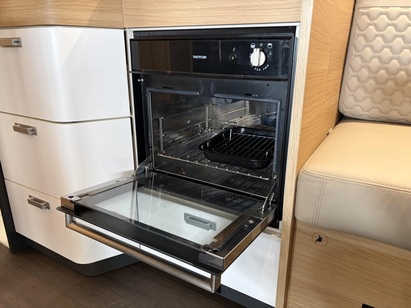 Adria Coral Plus 650 DC Queensbett / Automatik Foto: 11