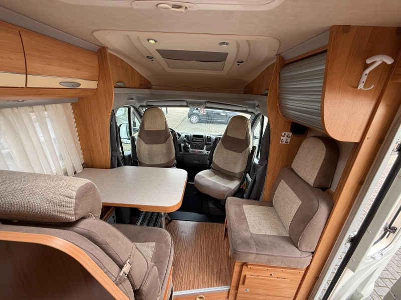 Adria Coral S 690 SP Queensbed Airco 2009  foto: 10