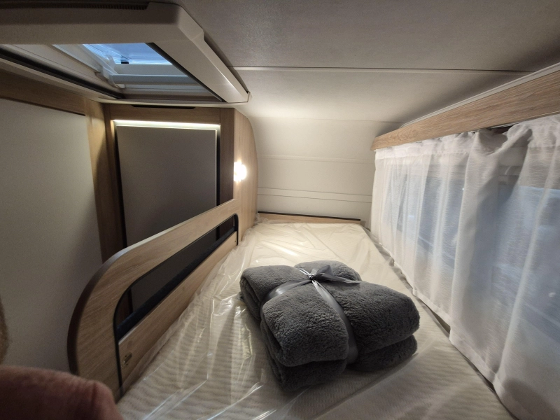 Knaus Sport 500 KD Stapelbedden en douche!  foto: 17