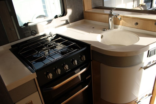 Volledig luchtgeveerde Hymer B ML I 780 9 G Tronic Automaat 170 pk Mercedes 417 CDI (53  foto: 38