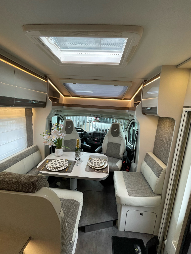 Dethleffs TREND 7057 QUEENSBED AUTOMAAT OVEN BEARLOCK foto: 18
