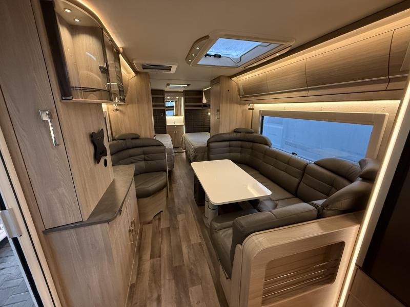 Kabe Royal 780 TDL Front Kitchen - Komplett Foto: 3