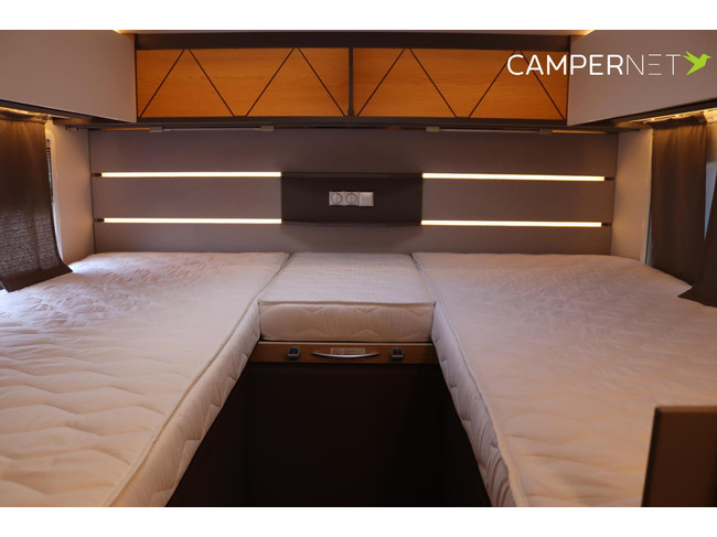 LMC Tourer T730G 165pk | Lengtebedden | Thule Luifel | Thule Fietsendrager| Gescheiden douche | Zenec multimediasysteem | foto: 15