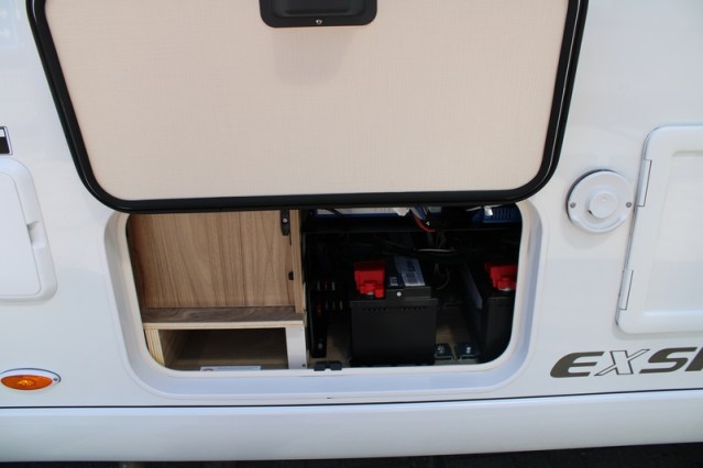 Compacta Hymer Exsis i 474 Fiat 160 cv estrecha ligera camas individuales y abatible (55 foto: 9