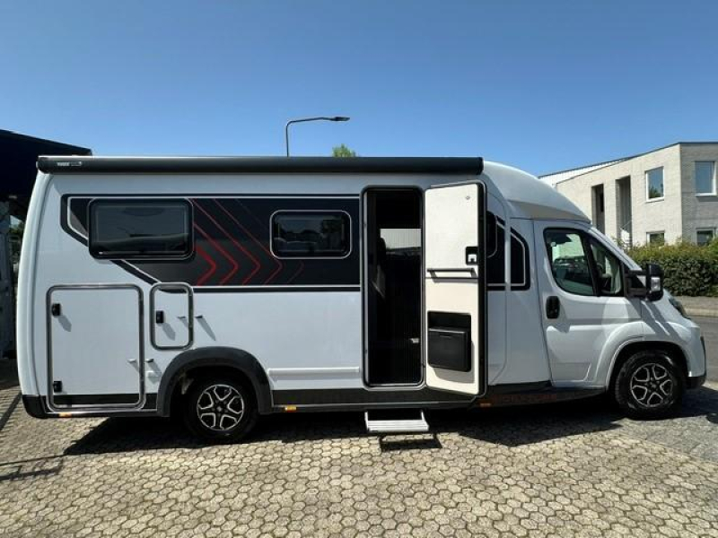 Bürstner Signature SFT 7.0 CAMPER VAN HET JAAR!  foto: 2