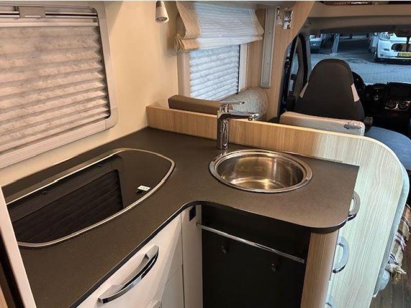 Bürstner Lyseo 734 QUEENSBED+HEFBED 4-PERS  foto: 5