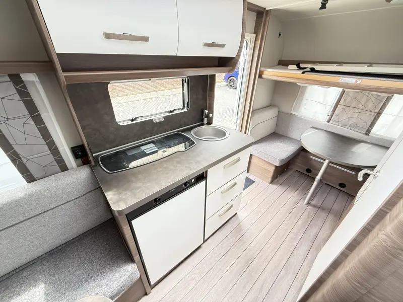 Knaus Sport Silver Selection 400 LK Stapelbed | Zeer Compleet  foto: 8