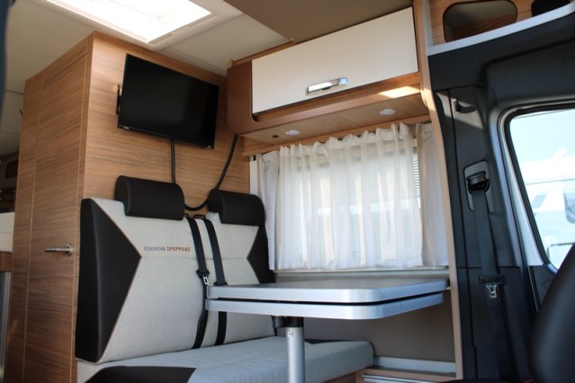 DEMO Weinsberg CaraCompact MB 640 Mercedes 170 pk AUTOMAAT compact < 7 mtr ( 108  foto: 29
