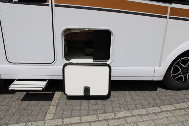 Robuuste AUTOMAAT 180 pk Malibu I 490 LE by Carthago hef-en enkele lengte bedden (124  foto: 15