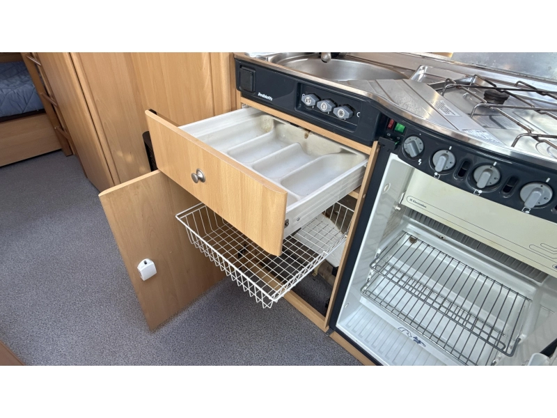 Dethleffs Camper 490 TK 2x zitgroep stapelbed  foto: 6