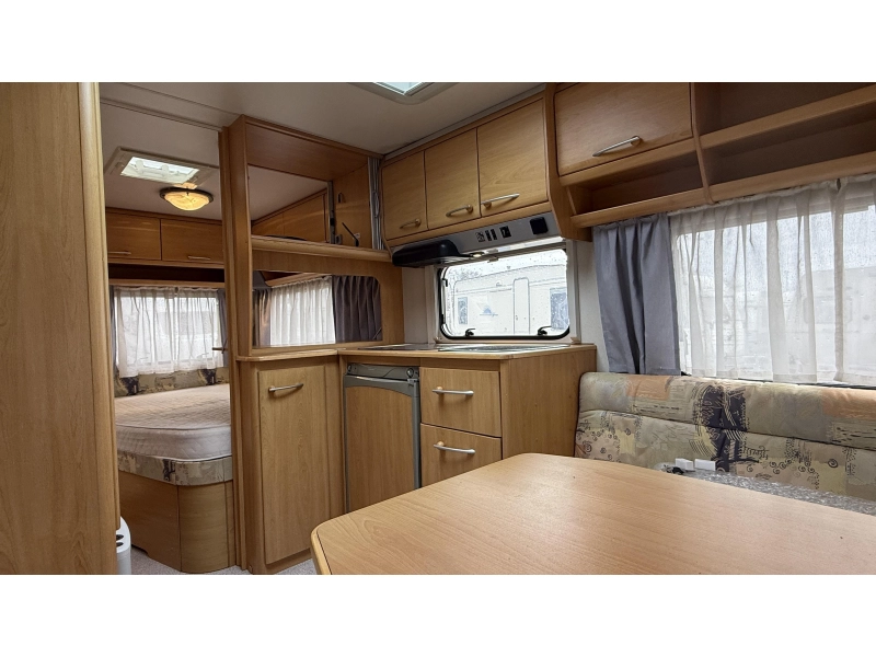 Knaus Sudwind 450 TF frans bed rondzit toilet  foto: 5