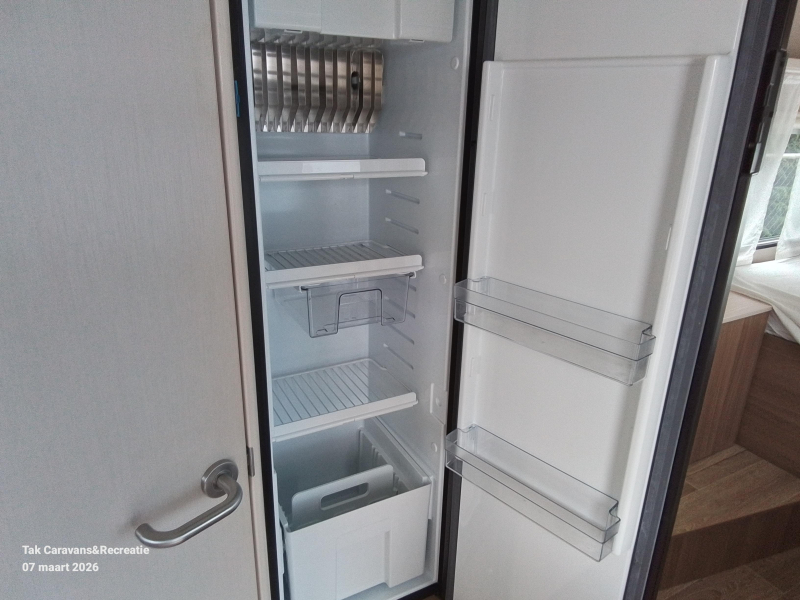 Dethleffs C'Joy 420 QSH Completo con cama transversal foto: 9