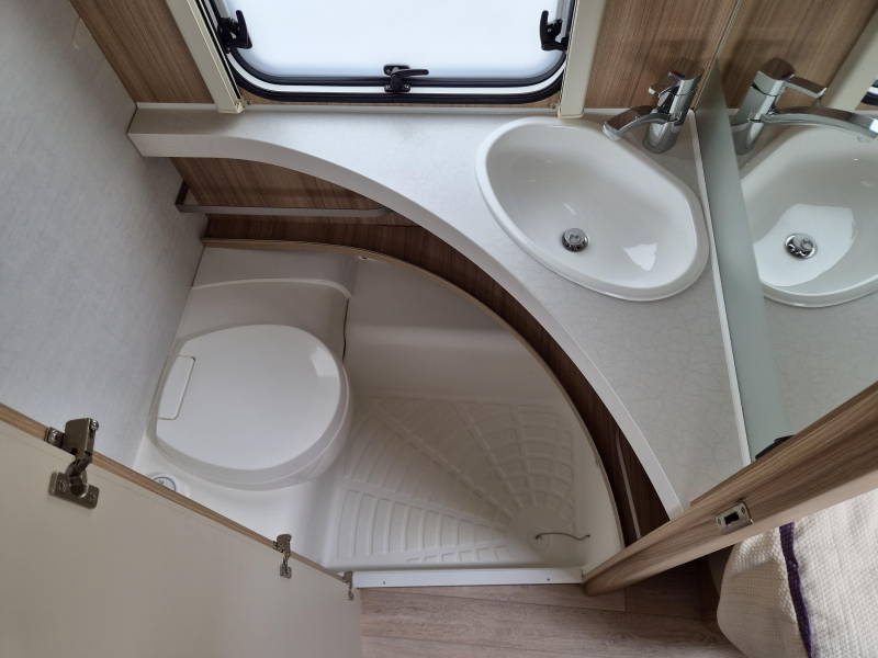 Fendt Bianco Selection 465 TG Camas individuales - Toldo foto: 16