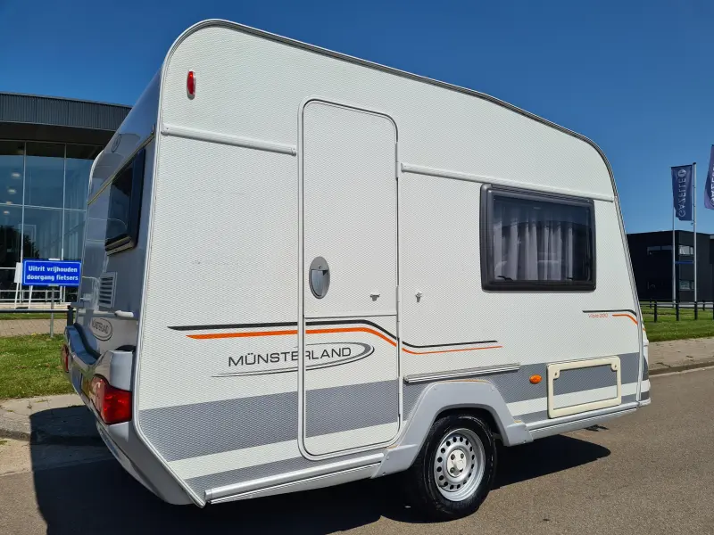 LMC Viola 330 Incl. Voortent! 2009/2011  foto: 1