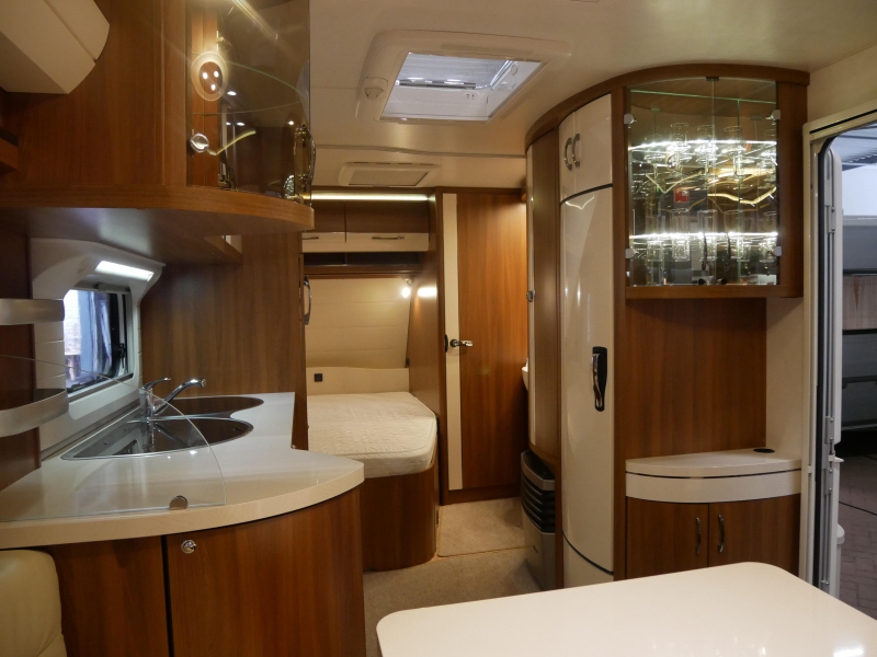 Hobby Excellent 540 UFE Incl. mover en fietsenrek  foto: 5