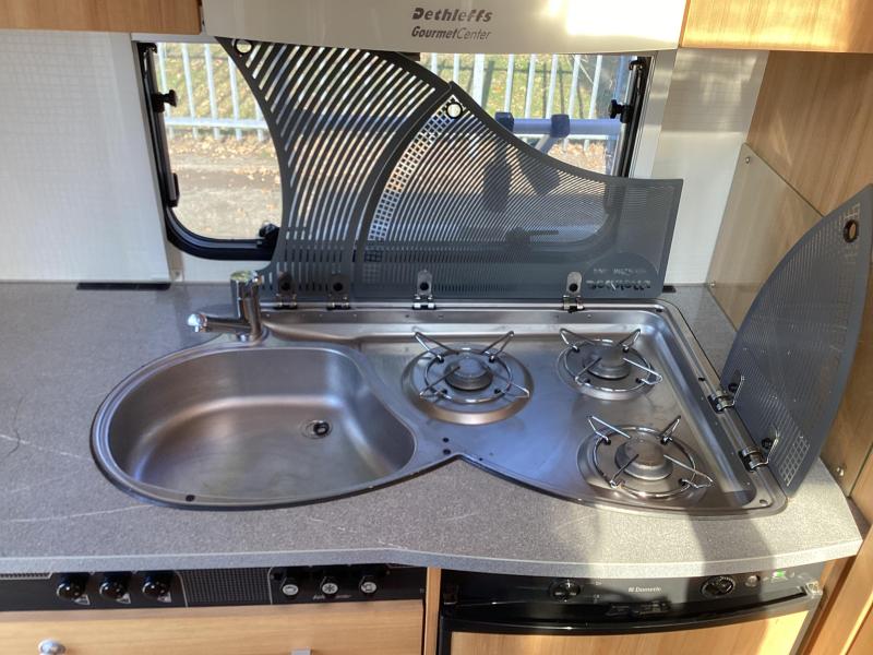 Dethleffs Camper Style 545 DBM AIRCO/MOVER/VOORTENT  foto: 10