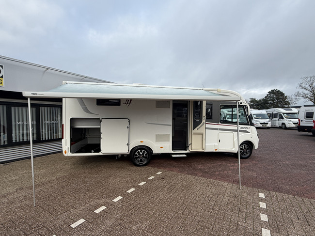 RAPIDO 896 F 160 PK face to face slechts 12.000 dkm Queensbed+hefbed luifel 2x tv camera grote garage dakairco Truma hordeur foto: 3