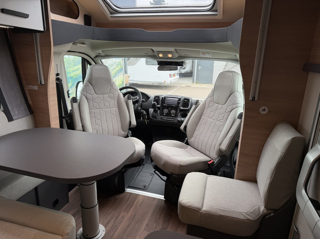 Knaus Live Wave 650 MEG Black Select foto: 14