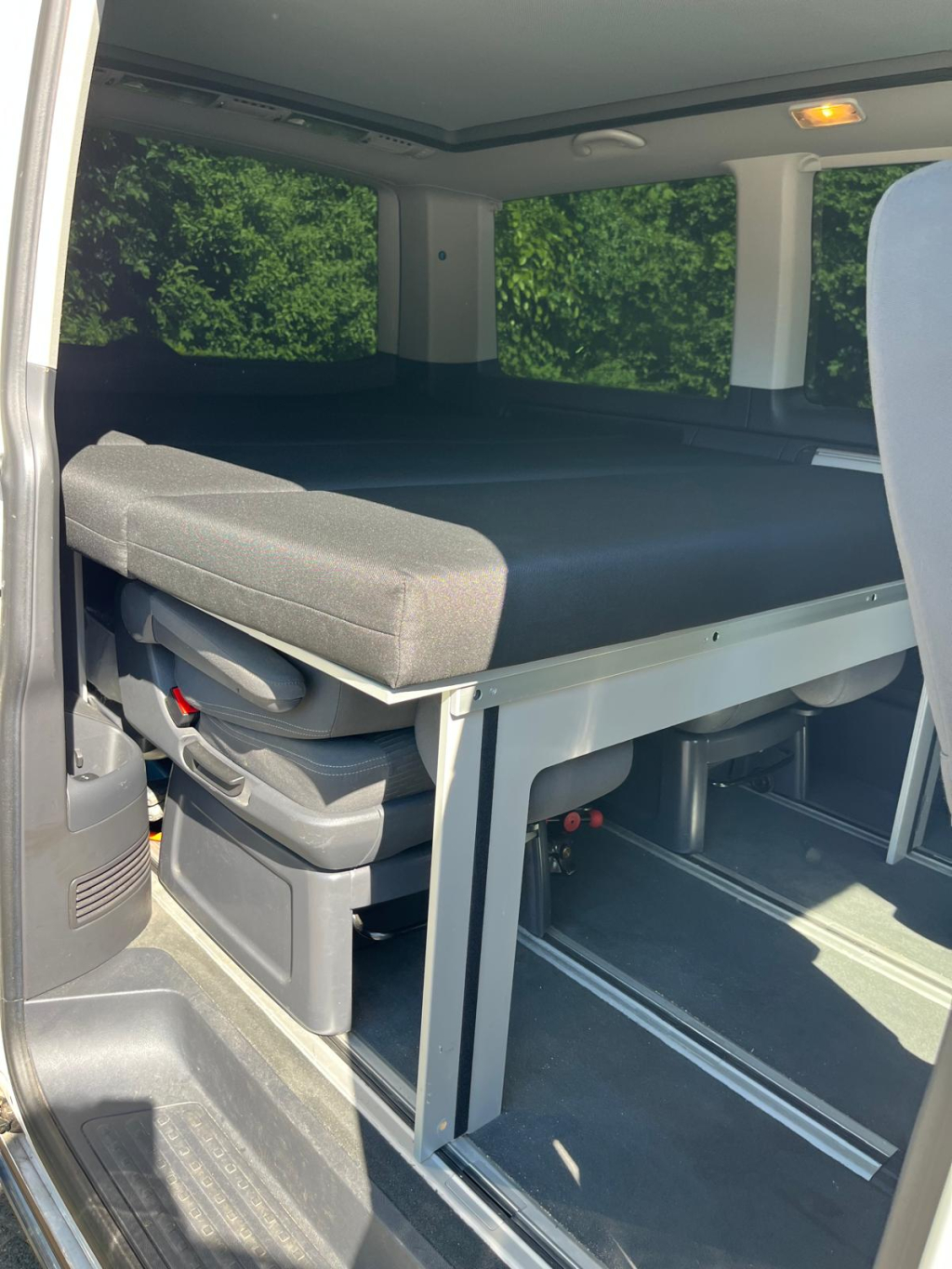 VOLKSWAGEN MULTIVAN STARTLINE photo: 6