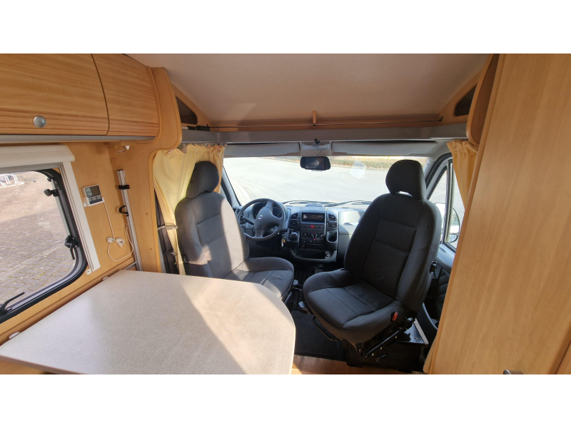 Dethleffs Globebus dwarsbed airco  foto: 9