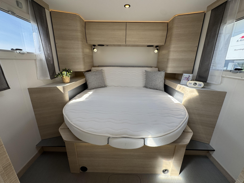 Rapido I 886 F Automaat Queensbed Hefbed  foto: 2