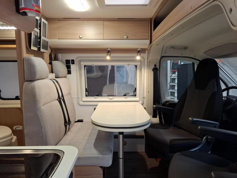 Adria Twin 600 Sunliving 130PK Solar  foto: 17