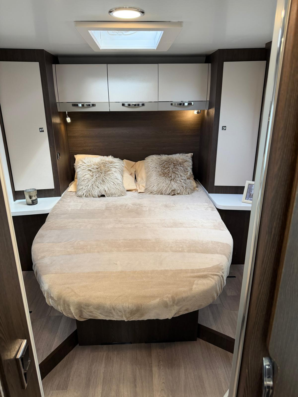 Benimar Tessoro 495 UP CAMA QUEEN + CAMA ABATIBLE GARAJE XXL 6.99M foto: 2