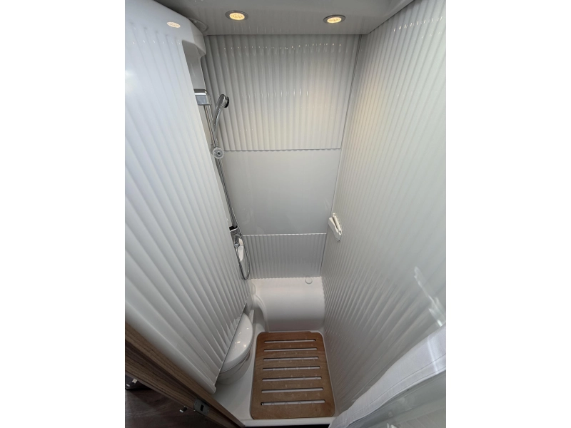 Carado Clever Edition 338 T Litio, 180CV Heossafe foto: 21