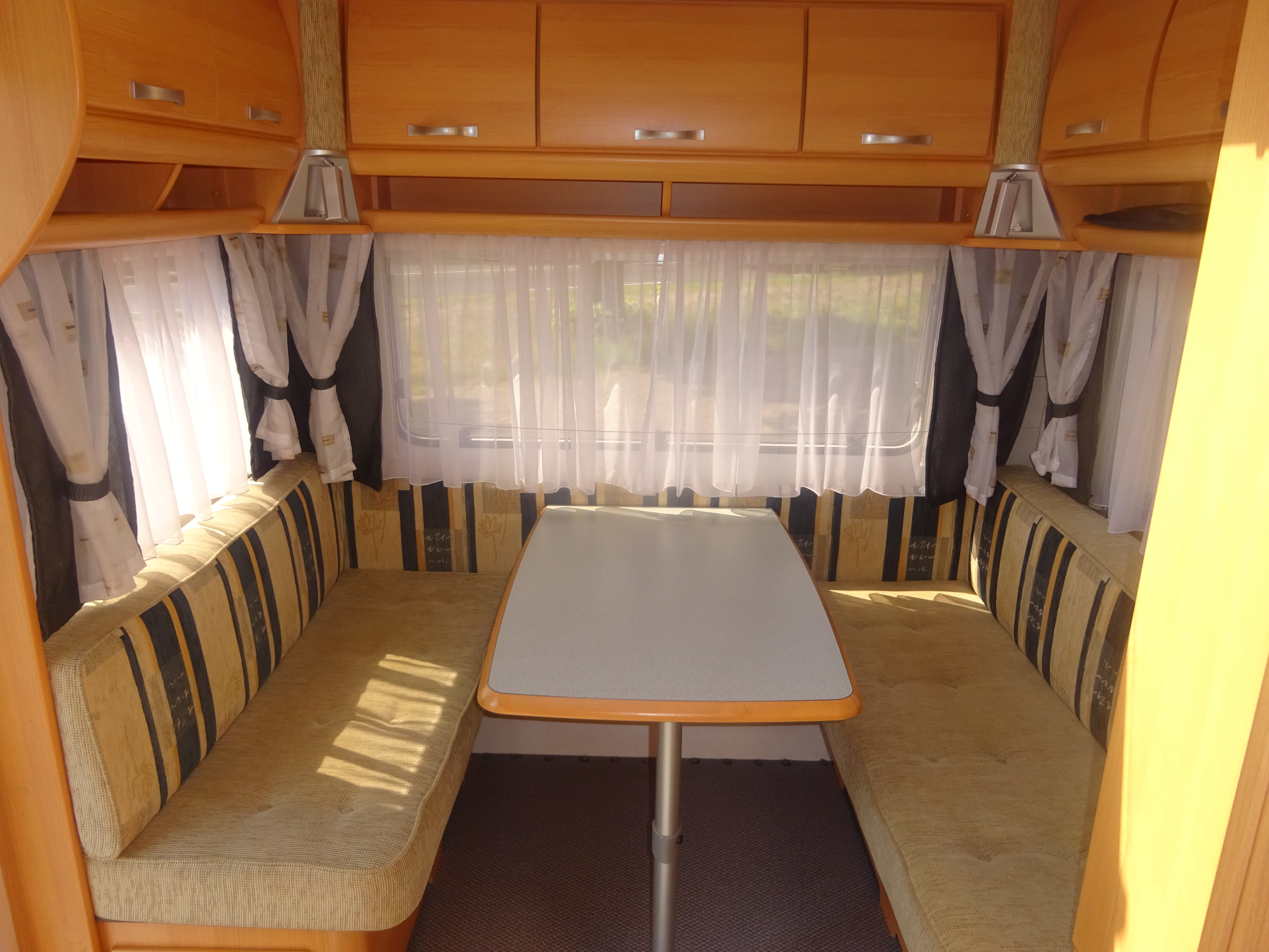 Tec Travelking 450 Met Vast Bed Mover en Airco foto: 14